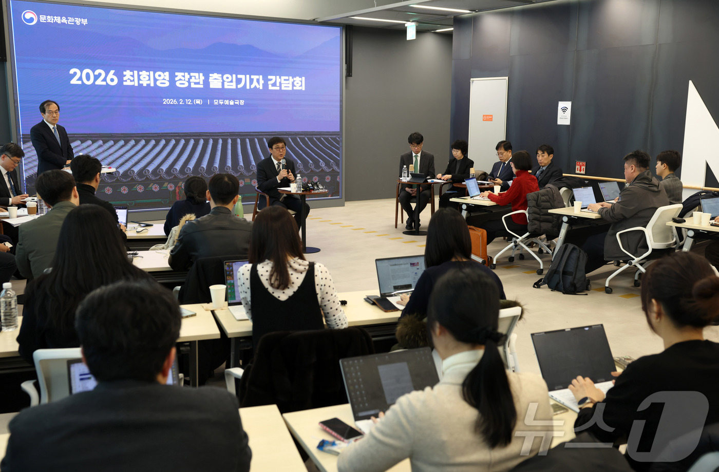 (서울=뉴스1) = 최휘영 문화체육관광부 장관이 12일 서울 서대문구 모두예술극장에서 열린 출입기자 간담회에서 발언을 하고 있다. (문화체육관광부 제공. 재판매 및 DB 금지) 2 …