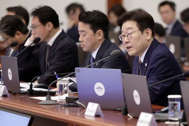 李대통령 탈모치료 건보 확대 공론화 지시…경증 외래진료 부담금 상향 검토