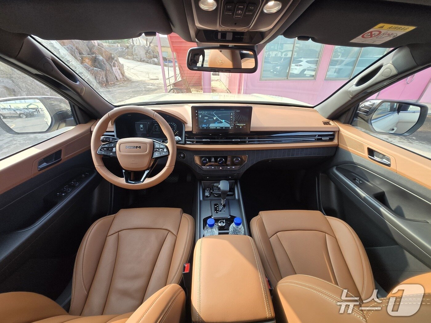 본문 이미지 - KG모빌리티(KGM)의 준대형 픽업 '무쏘'의 내부 모습(2.2 디젤 LET 엔진 모델 기준). 2026.02.12/뉴스1 김성식 기자