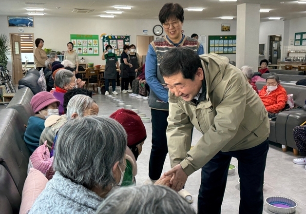 증평군, 취약계층 560 가구·복지시설 15곳 위문