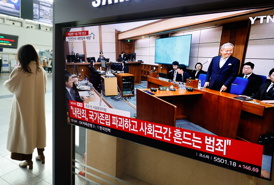 '징역 7년' 이상민 전 장관, 돌아서서 미소