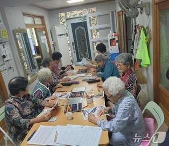 본문 이미지 - 산청군 성인문해교육 초등학력인정 수업 장면(산청군 제공. 재판매 및 DB금지)