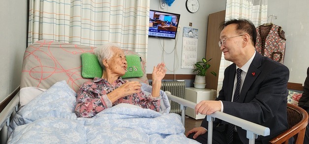 통일차관, 설 명절 앞두고 이산·납북자 가족 위로