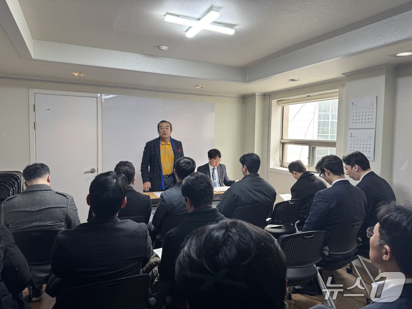 본문 이미지 - 12일 '압구정4구역특별계획구역4 재건축정비사업조합' 사무실에서 열린 현장설명회 모습 2026.2.12/뉴스1 ⓒ News1 윤주현 기자