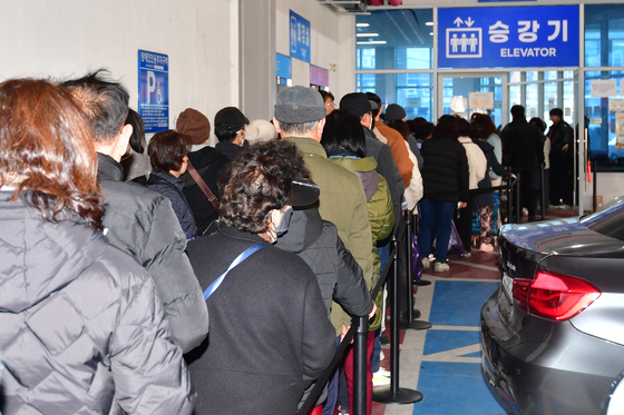 바가지 시장 '온누리 상품권' 못 쓴다…정부, 폭리 점포 가맹 취소