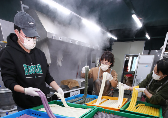 설 대목에 바빠진 떡방