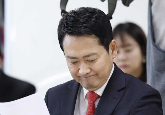 입 굳게 다문 장동혁 대표