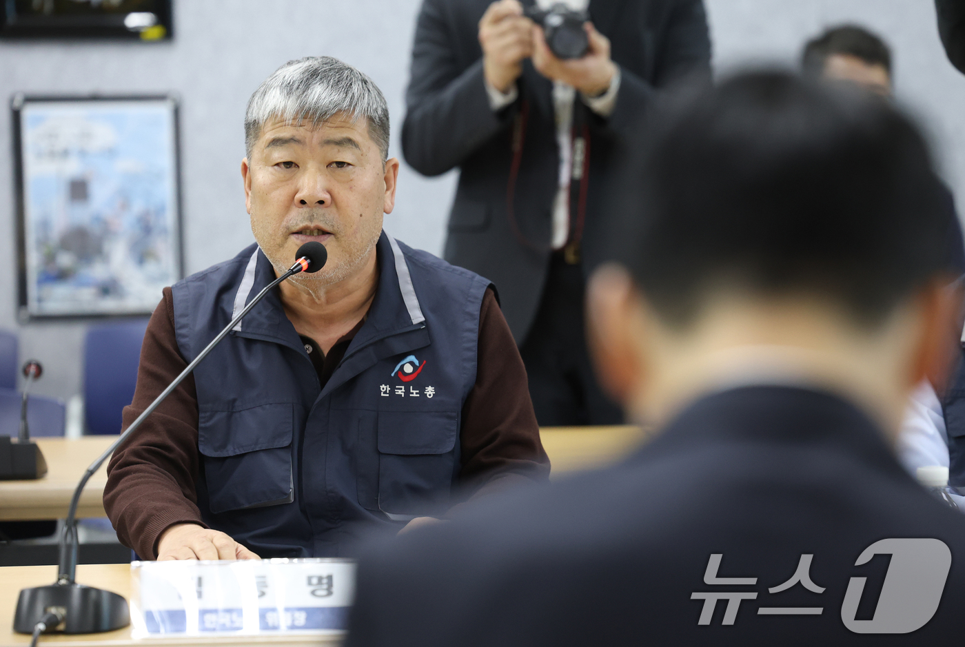 (서울=뉴스1) 오대일 기자 = 김동명 한국노총 위원장이 12일 오후 서울 영등포구 한국노총 대회의실에서 열린 '국민의힘-한국노총 정책간담회'에서 모두발언을 하고 있다.  2026 …