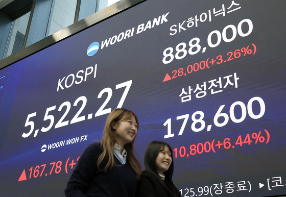 '18만전자' 코앞, 삼전 급등에…사상 첫 코스피 5500 가볍게 돌파 [시황종합]