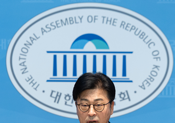 국회에서 기자회견하는 김종혁 전 최고위원