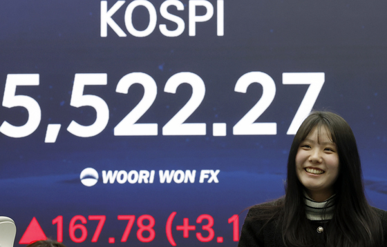 "횡보 벌써 끝?"…코스피 급등 직전 1200억 뺀 개미들 땅 쳤다