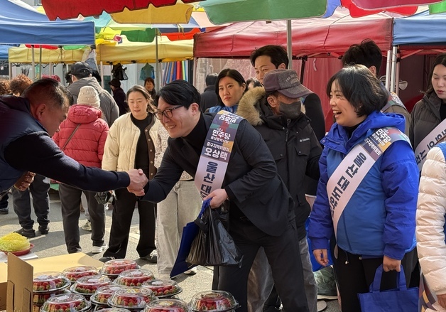 울산 여야 정치권, 설 민심 잡기 나서…시장·경로당 방문