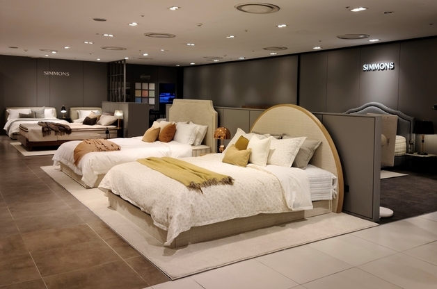 시몬스, 롯데백화점 일산점 매장 리뉴얼 오픈