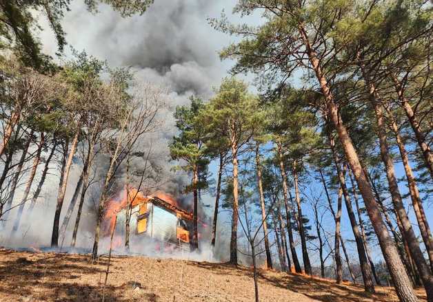 양양 현북면 농막 화재 산불로 번져 2시간19분만에 진화(종합2보)