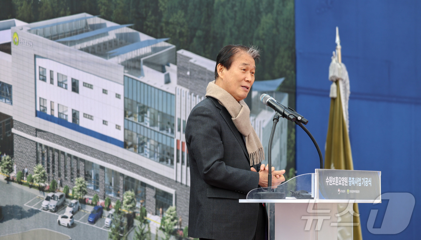 (서울=뉴스1) = 권오을 국가보훈부 장관이 12일 오후 경기도 수원시 보훈요양원에서 열린 보훈요양원 증축사업 기공식에서 기념사를 하고 있다. (국가보훈부 제공. 재판매 및 DB …