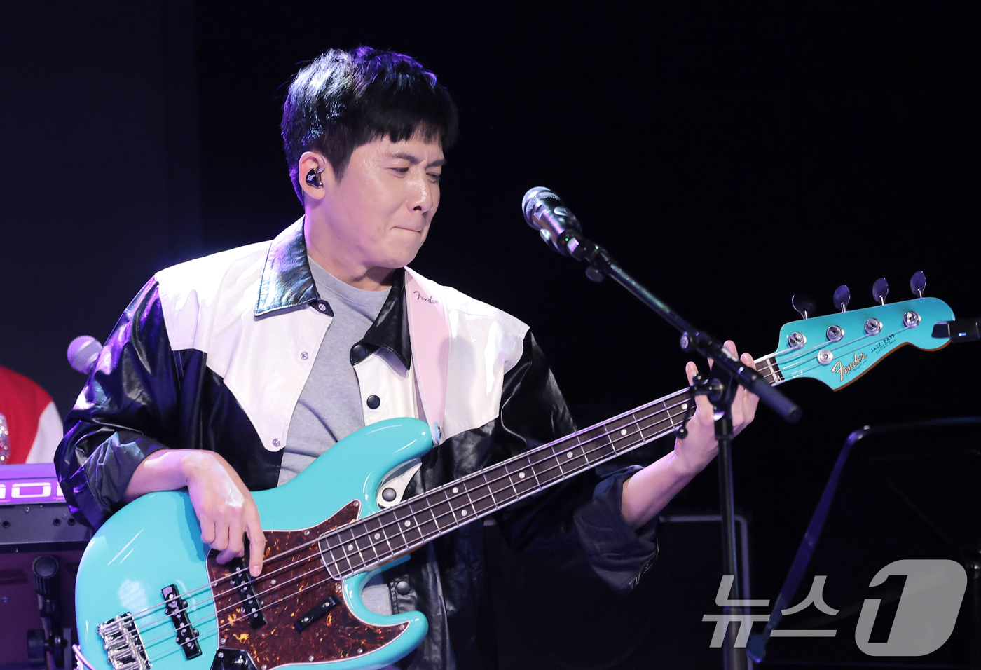 (서울=뉴스1) 권현진 기자 = 아묻따밴드 홍경민이 12일 오후 서울 종로구 SA홀에서 진행된 첫 번째 디지털 싱글 ‘알고 있잖아’ 발매 기념 쇼케이스에서 타이틀곡 ‘알고 있잖아’ …