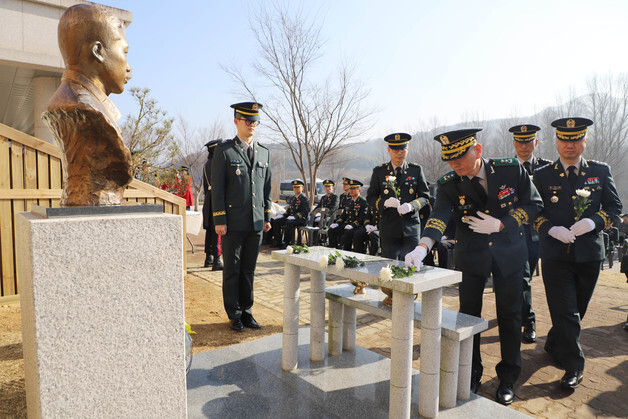 수류탄 감싸 안고 훈련병들 구한 故 김범수 대위 22주기 추모식