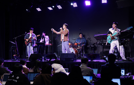 아묻따밴드 첫 번째 싱글 '알고 있잖아' 쇼케이스