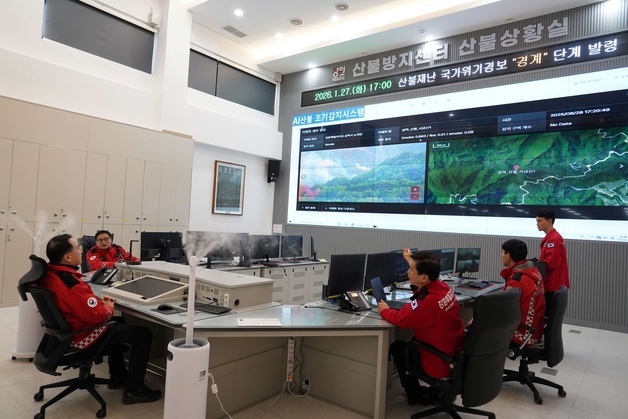 건물 화재 산림으로 확산 늘어…산림청 '도심형 산불 대응훈련'