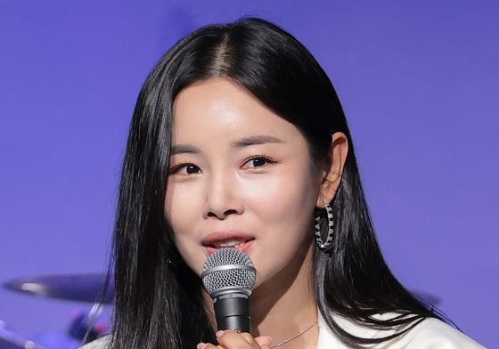 인사말하는 조정민