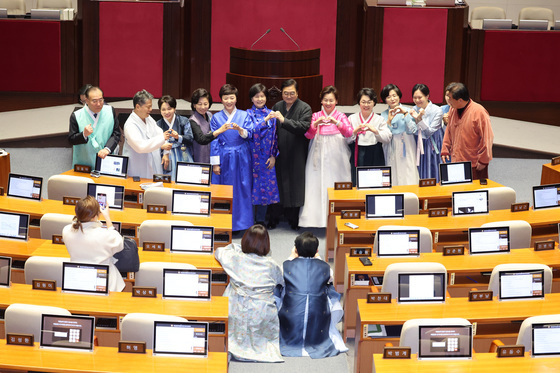 이격거리 규제 손질, 재생E 보급 확대 길 열려…환경·에너지법 통과