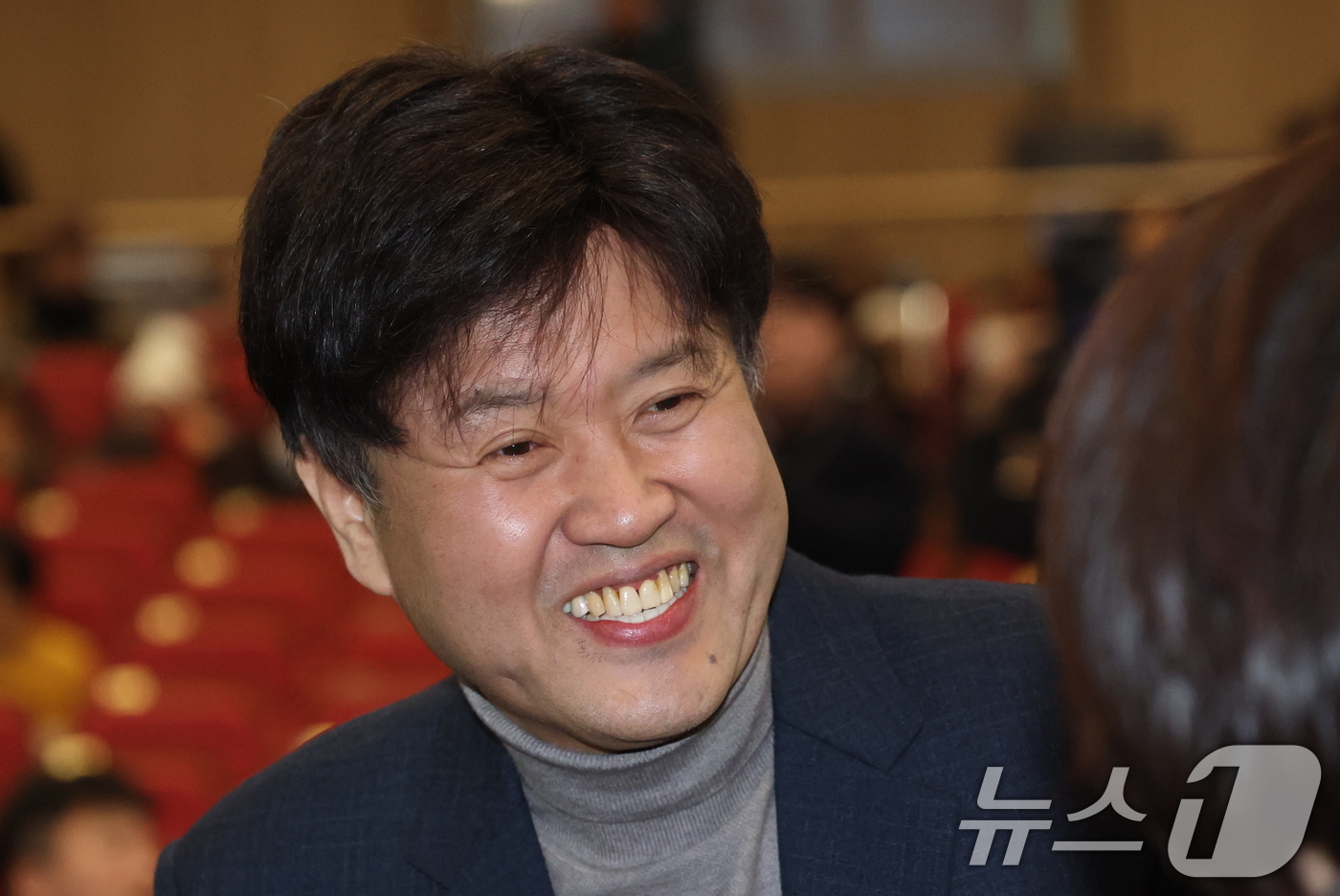 (서울=뉴스1) 이승배 기자 = 김용 전 민주연구원 부원장이 12일 서울 여의도 국회 의원회관에서 열린 자신의 저서 ’대통령의 쓸모‘ 출판 기념회에서 우원식 국회의장을 비롯힌 참석 …