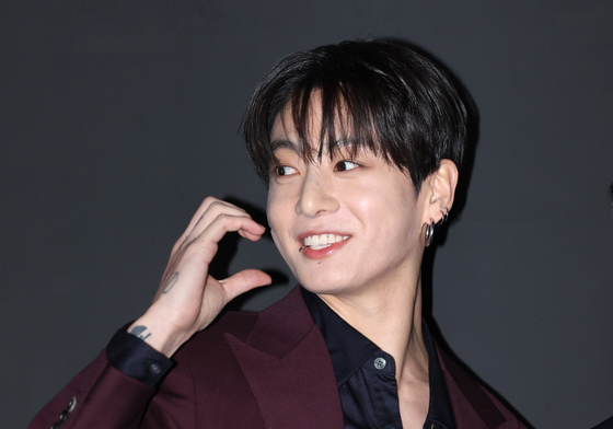 볼 하트 하는 정국