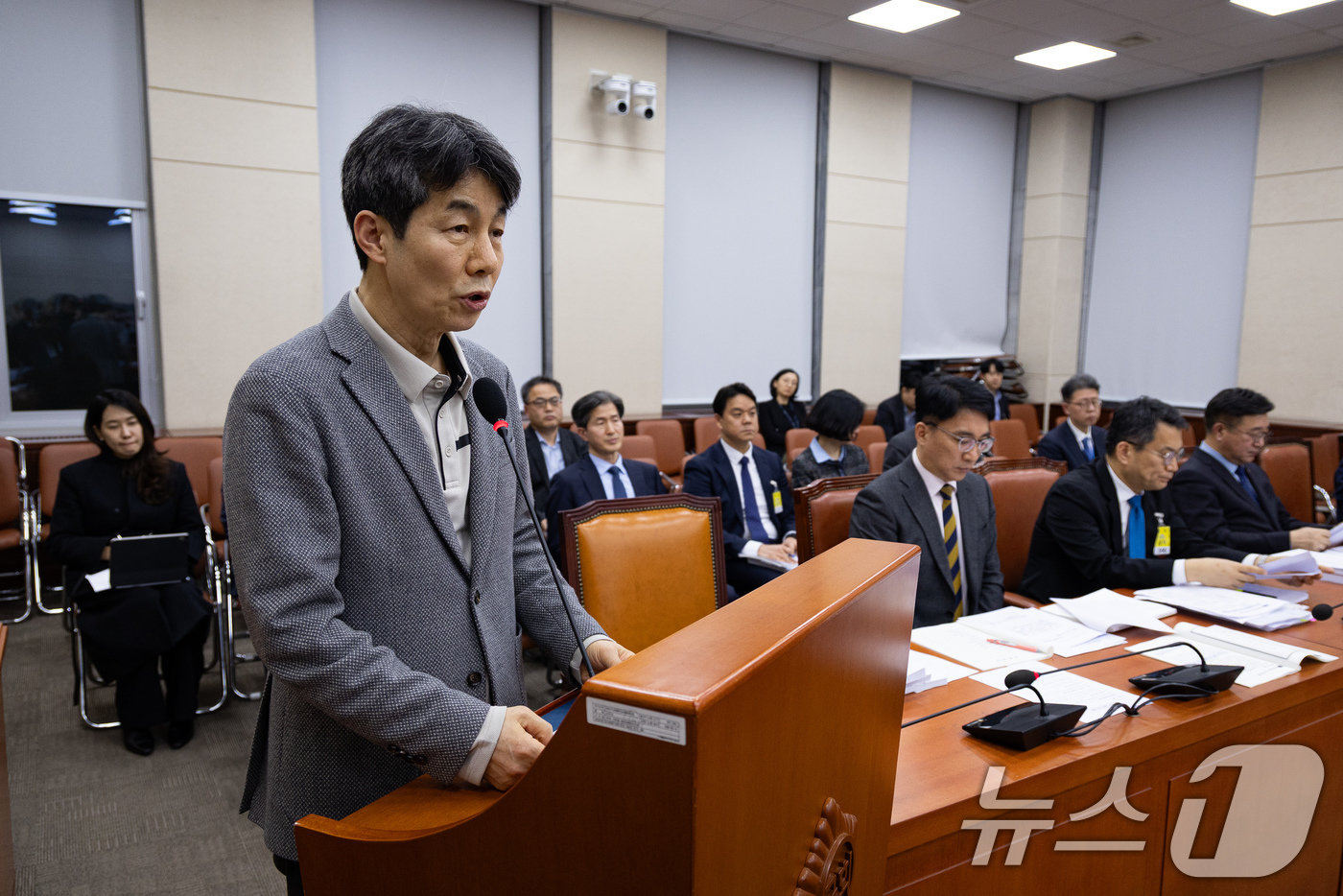 (서울=뉴스1) 유승관 기자 = 윤건영 국회 행정안전위원회 법안심사제1소위원장이 12일 서울 여의도 국회에서 열린 제432회 국회(임시회) 행정안전위원회 제3차 전체회의에서 행정통 …