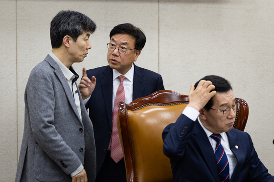 논의하는 행안위 여야 간사