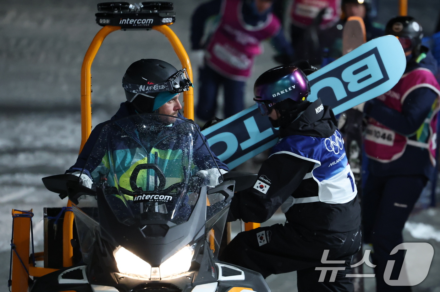 (밀라노=뉴스1) 김진환 기자 = 스노보드 최가온이 12일(현지시간) 이탈리아 리비뇨 스노파크에서 열린 2026 밀라노·코르티나담페초 동계올림픽 스노보드 여자 하프파이프 결선 2차 …