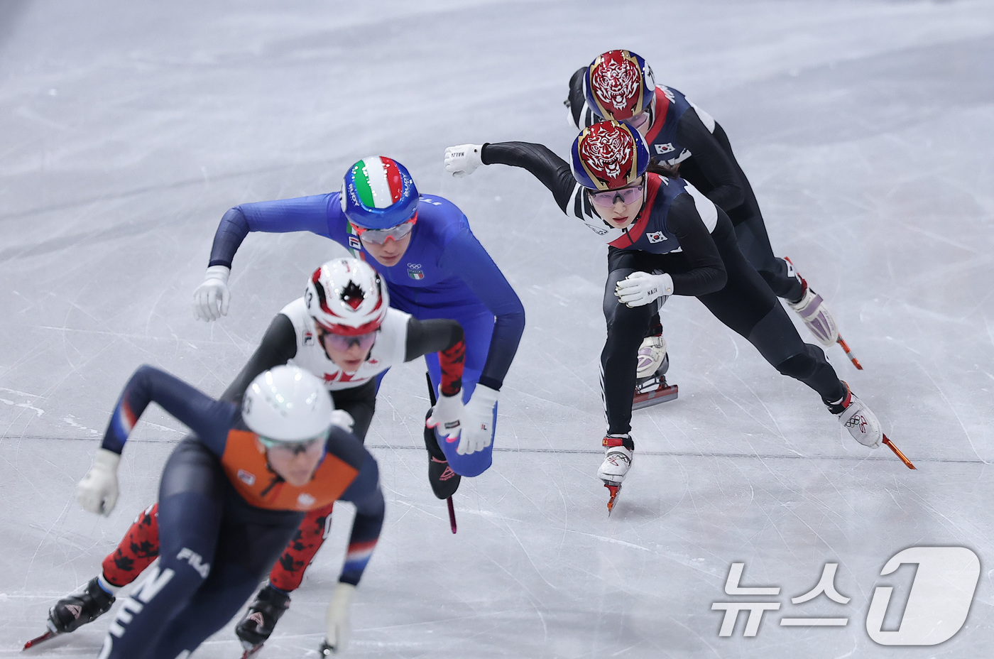 (밀라노=뉴스1) 김성진 기자 = 쇼트트랙 최민정이 12일(현지시간) 이탈리아 밀라노 아이스 스케이팅 아레나에서 열린 2026 밀라노·코르티나담페초 동계올림픽 쇼트트랙 여자 500 …