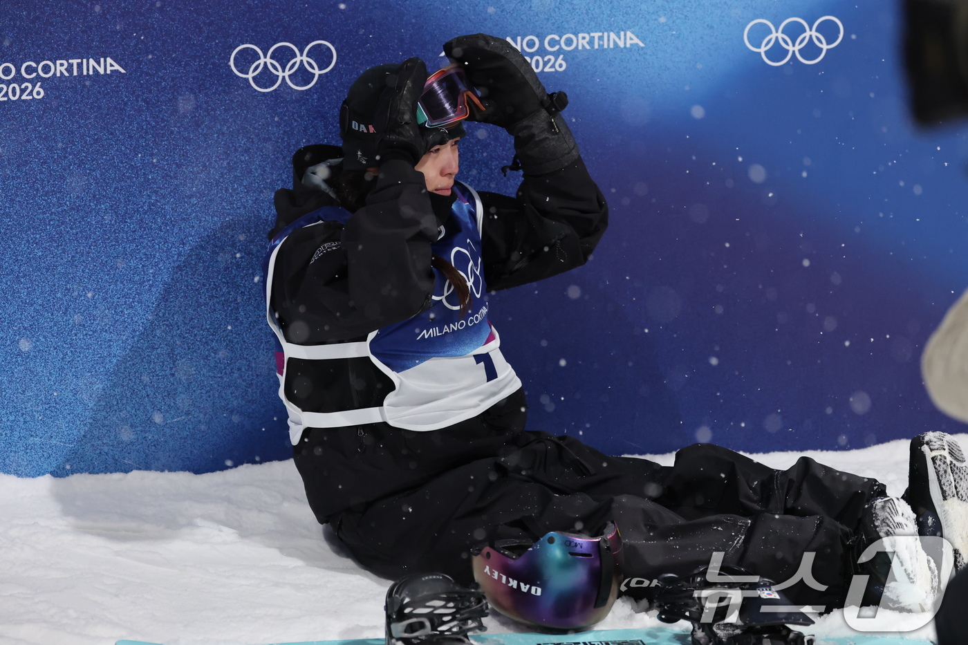 (리비뇨=뉴스1) 김진환 기자 = 스노보드 최가온이 12일(현지시간) 이탈리아 리비뇨 스노파크에서 열린 2026 밀라노·코르티나담페초 동계올림픽 스노보드 여자 하프파이프 결선 3차 …