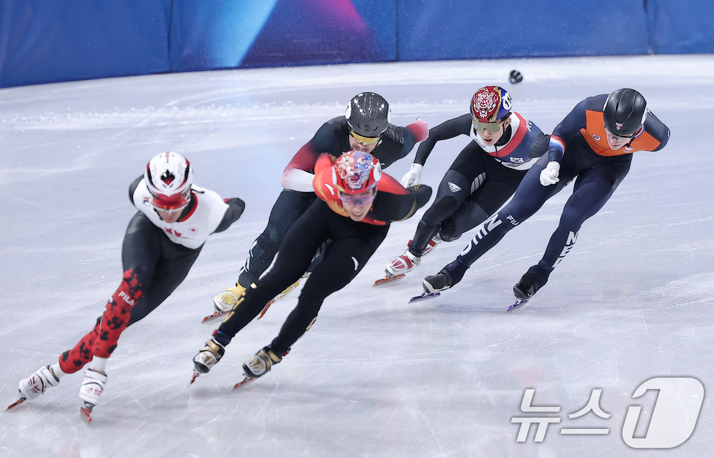 (밀라노=뉴스1) 김성진 기자 = 쇼트트랙 신동민이 12일(현지시간) 이탈리아 밀라노 아이스 스케이팅 아레나에서 열린 2026 밀라노·코르티나담페초 동계올림픽 쇼트트랙 남자 100 …