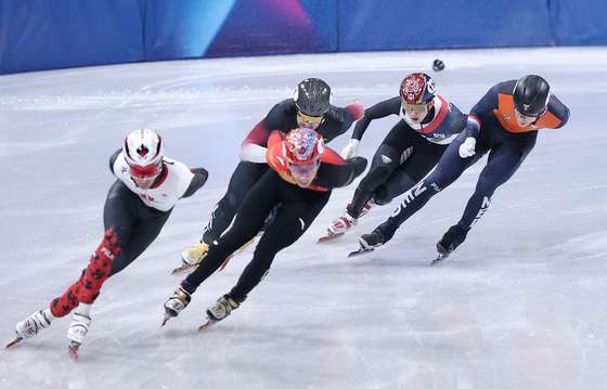 신동민, 치열한 레이스