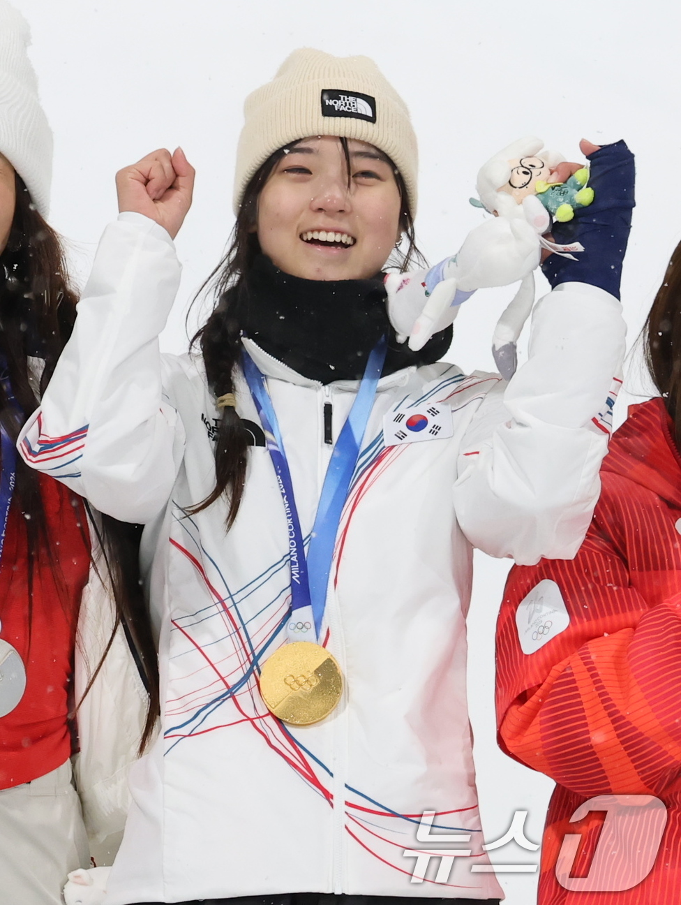 (리비뇨=뉴스1) 김진환 기자 = 12일(현지시간) 이탈리아 리비뇨 스노파크에서 열린 2026 밀라노·코르티나담페초 동계올림픽 스노보드 여자 하프파이프 결선에서 90.25점을 받아 …