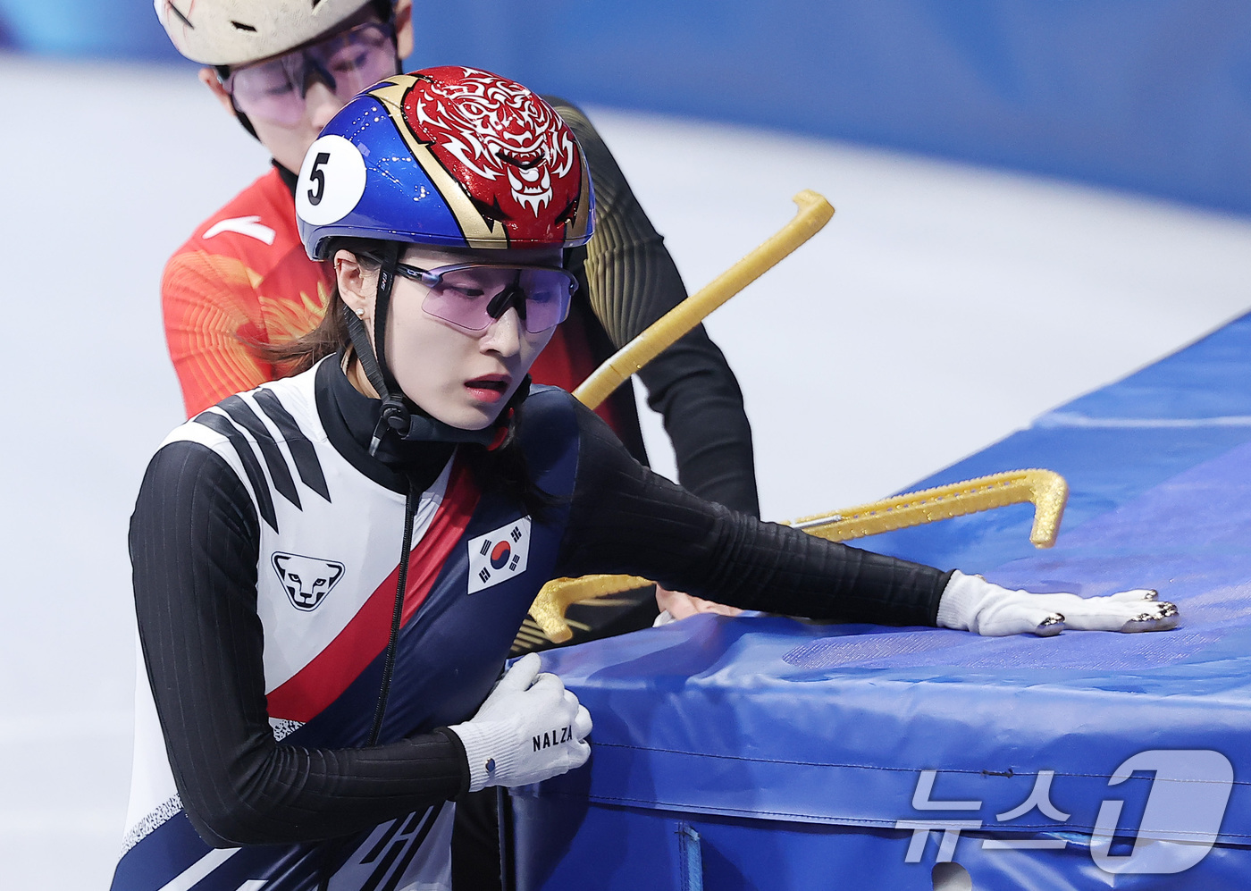 (밀라노=뉴스1) 김성진 기자 = 쇼트트랙 최민정이 12일(현지시간) 이탈리아 밀라노 아이스 스케이팅 아레나에서 열린 2026 밀라노·코르티나담페초 동계올림픽 쇼트트랙 여자 500 …