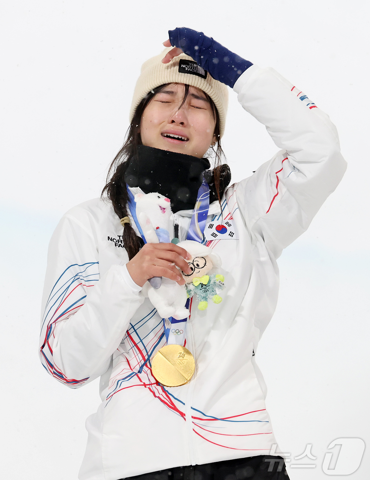 (리비뇨=뉴스1) 김진환 기자 = 12일(현지시간) 이탈리아 리비뇨 스노파크에서 열린 2026 밀라노·코르티나담페초 동계올림픽 스노보드 여자 하프파이프 결선에서 90.25점을 받아 …
