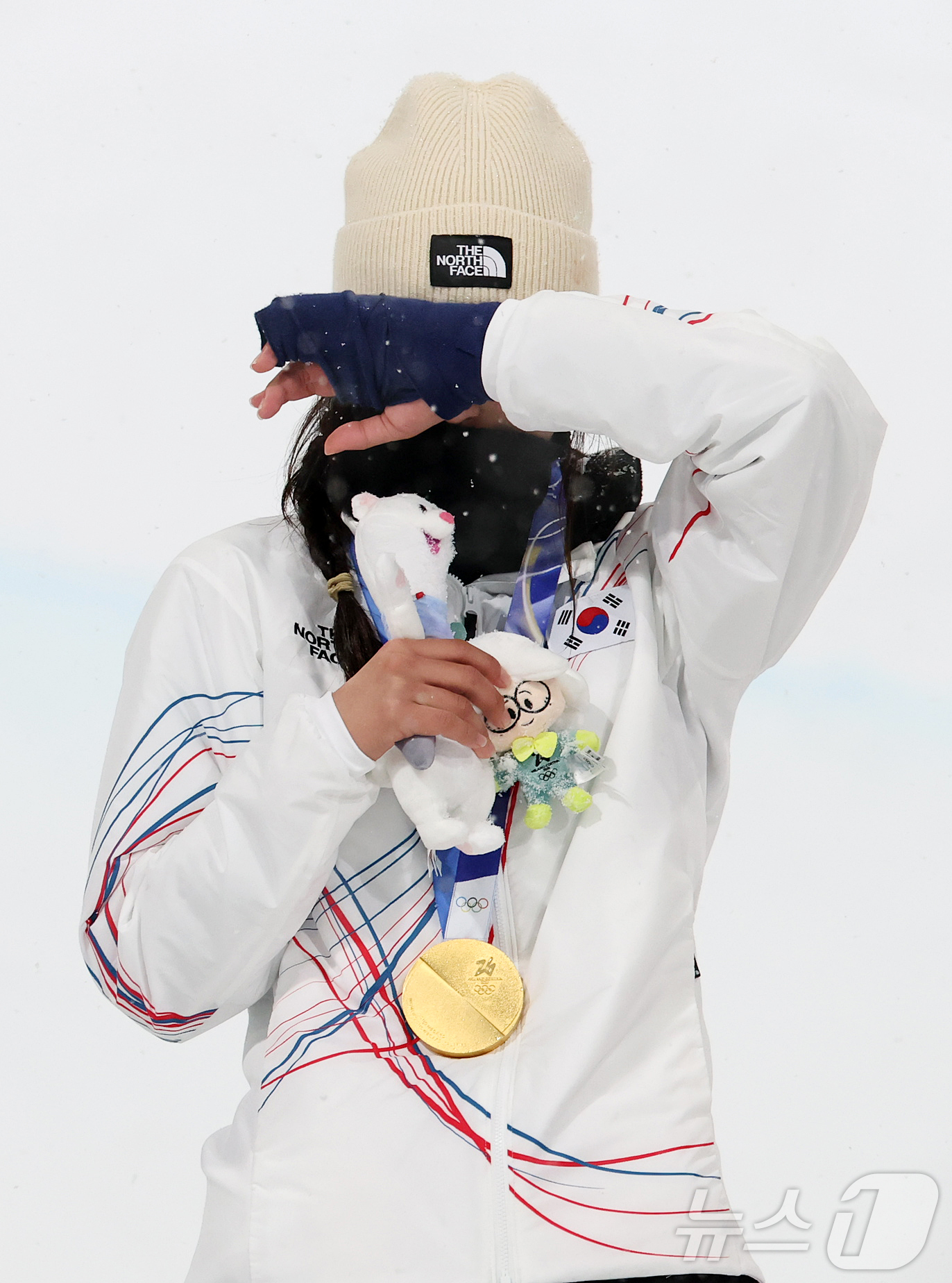 (리비뇨=뉴스1) 김진환 기자 = 12일(현지시간) 이탈리아 리비뇨 스노파크에서 열린 2026 밀라노·코르티나담페초 동계올림픽 스노보드 여자 하프파이프 결선에서 90.25점을 받아 …