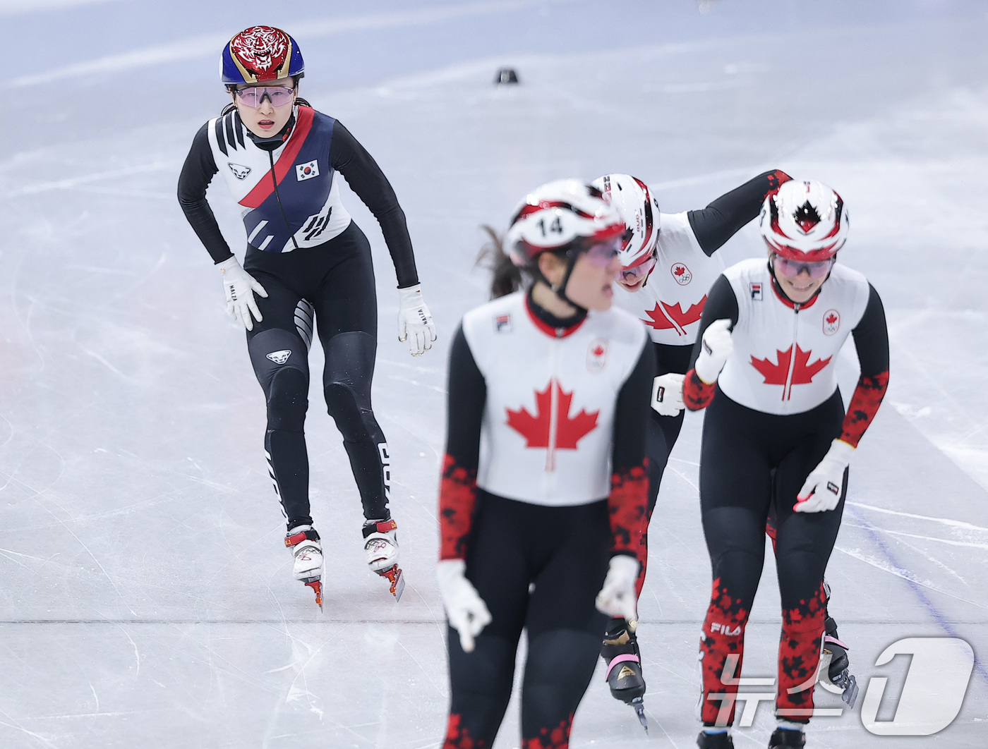 (밀라노=뉴스1) 김성진 기자 = 쇼트트랙 최민정이 12일(현지시간) 이탈리아 밀라노 아이스 스케이팅 아레나에서 열린 2026 밀라노·코르티나담페초 동계올림픽 쇼트트랙 여자 500 …