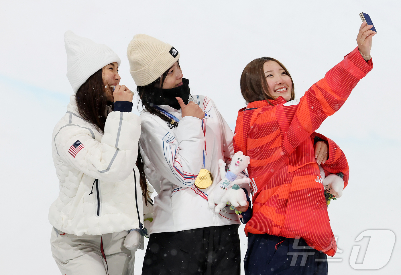 (리비뇨=뉴스1) 김진환 기자 = 12일(현지시간) 이탈리아 리비뇨 스노파크에서 열린 2026 밀라노·코르티나담페초 동계올림픽 스노보드 여자 하프파이프 결선에서 90.25점을 받아 …