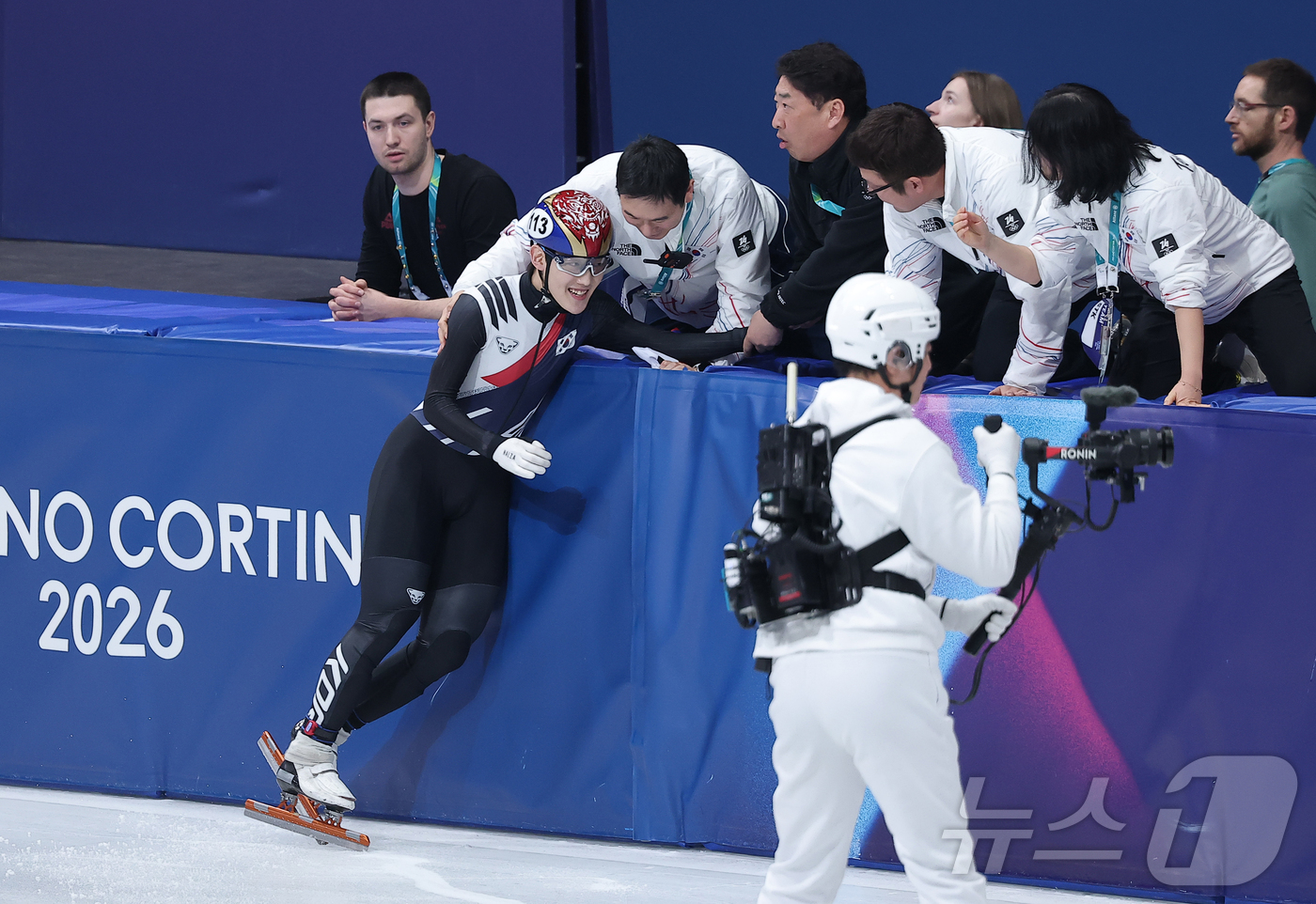 (밀라노=뉴스1) 김성진 기자 = 12일(현지시간) 이탈리아 밀라노 아이스 스케이팅 아레나에서 열린 2026 밀라노·코르티나담페초 동계올림픽 쇼트트랙 남자 1000m 결승에서 동메 …