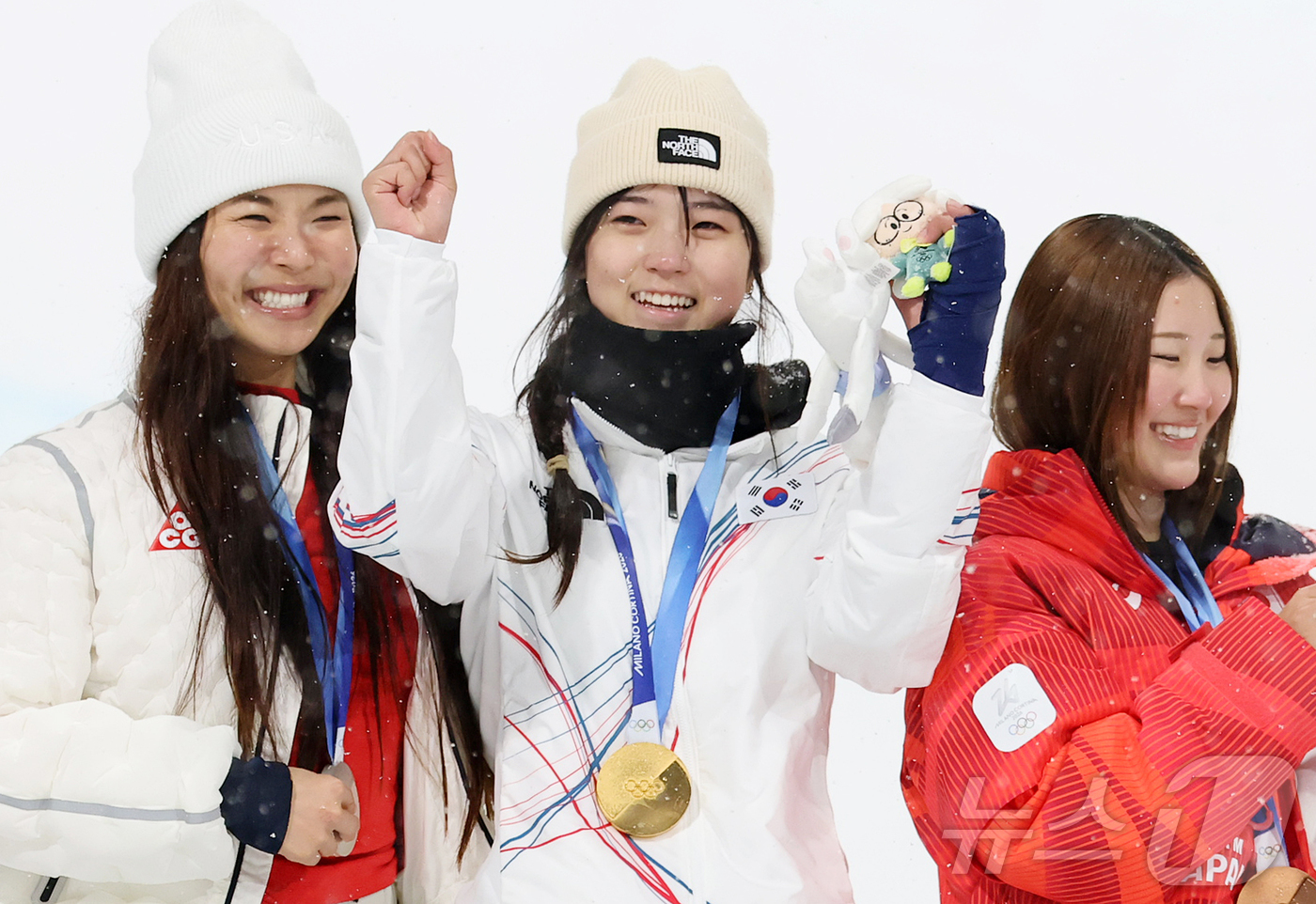 (리비뇨=뉴스1) 김진환 기자 = 12일(현지시간) 이탈리아 리비뇨 스노파크에서 열린 2026 밀라노·코르티나담페초 동계올림픽 스노보드 여자 하프파이프 결선에서 90.25점을 받아 …