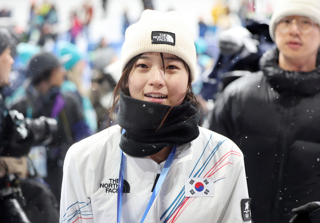 밝은 미소 짓는 최가온