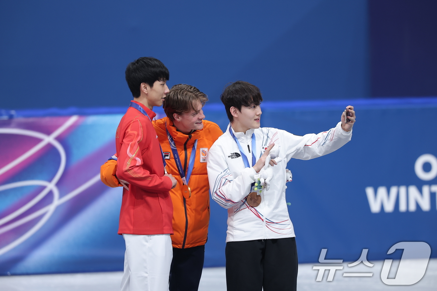 (밀라노=뉴스1) 김성진 기자 = 쇼트트랙 남자 1000m에서 동메달을 획득한 임종언이 12일(현지시간) 이탈리아 밀라노 아이스 스케이팅 아레나에서 열린 2026 밀라노·코르티나담 …