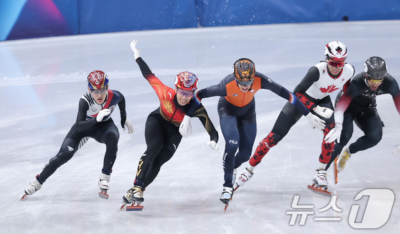 (밀라노=뉴스1) 김성진 기자 = 쇼트트랙 임종언이 12일(현지시간) 이탈리아 밀라노 아이스 스케이팅 아레나에서 열린 2026 밀라노·코르티나담페초 동계올림픽 쇼트트랙 남자 100 …