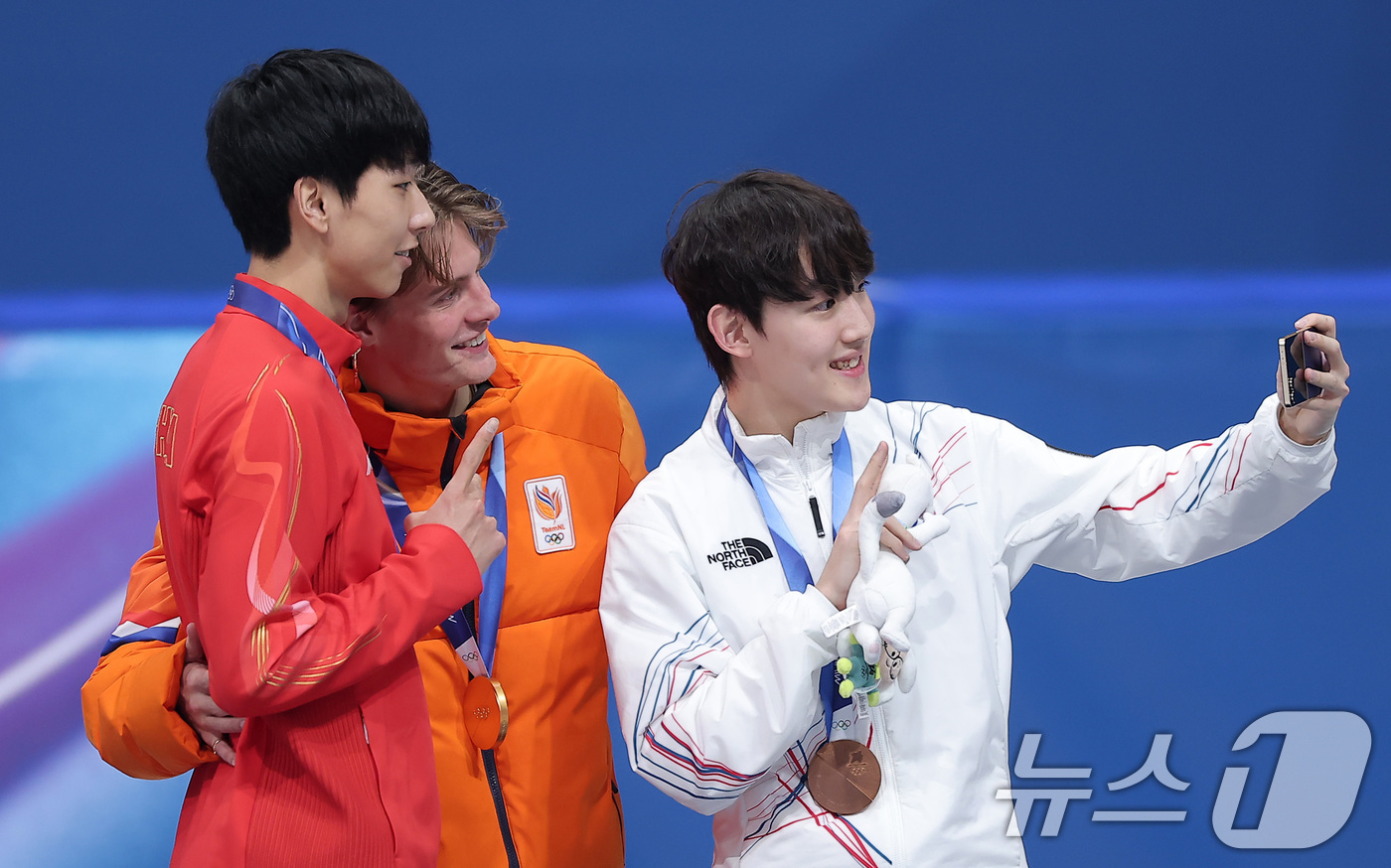 (밀라노=뉴스1) 김성진 기자 = 쇼트트랙 남자 1000m에서 동메달을 획득한 임종언이 12일(현지시간) 이탈리아 밀라노 아이스 스케이팅 아레나에서 열린 2026 밀라노·코르티나담 …