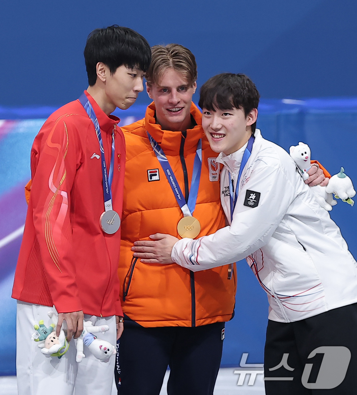 (밀라노=뉴스1) 김성진 기자 = 쇼트트랙 남자 1000m에서 동메달을 획득한 임종언이 12일(현지시간) 이탈리아 밀라노 아이스 스케이팅 아레나에서 열린 2026 밀라노·코르티나담 …