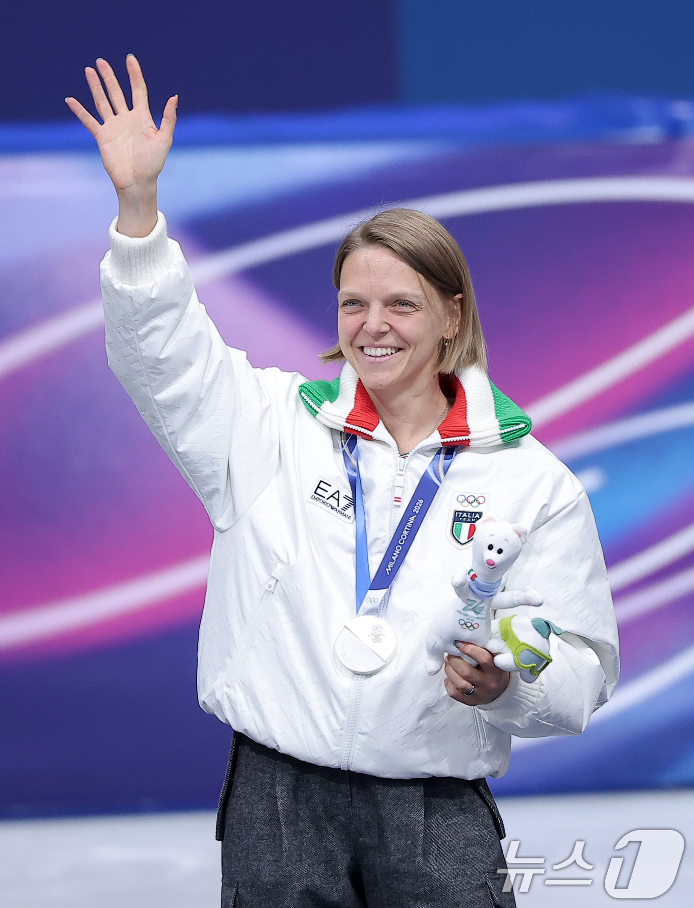 (밀라노=뉴스1) 김성진 기자 = 쇼트트랙 여자 500m에서 은메달을 따낸 이탈리아 아리아나 폰타나가 12일(현지시간) 이탈리아 밀라노 아이스 스케이팅 아레나에서 열린 2026 밀 …