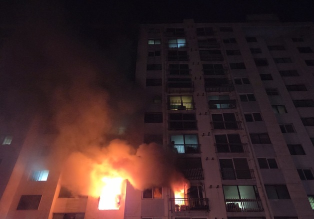 해운대구 아파트 화재 70대 남매 숨져…6명 연기흡입, 100여명 대피(종합)