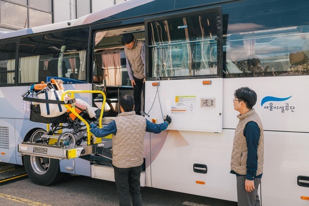 서울시설공단, 동행버스로 휠체어 장애인 59명 성묘 지원